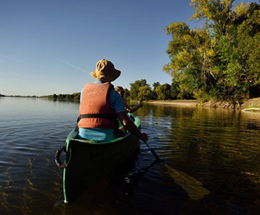 Canoë sur la Loire, personnage de dos dans son canoë